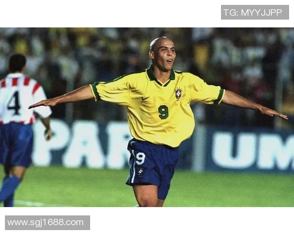 足球明星与字母球队的传奇故事揭示他们背后的拼搏与荣耀